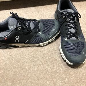 MENS ON training sneaker CLOUDFLYER 10.5 US